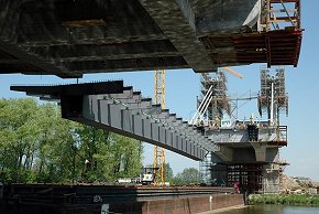 Lifting of steel girders from barge