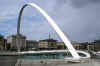 gateshead_bridge_aug06_300.jpg (51508 bytes)