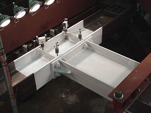 Exterior connection with full-depth column web stiffeners at start of test