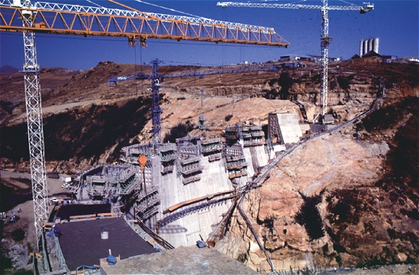 Muela Dam under construction