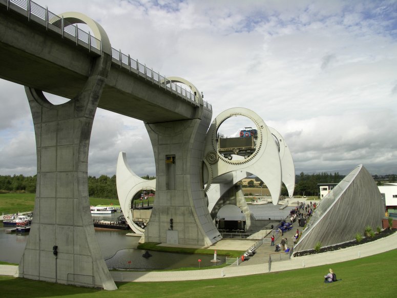 Falkirk Wheel and Visitor Gallery (Image: AndyW, Source: wikipedia)