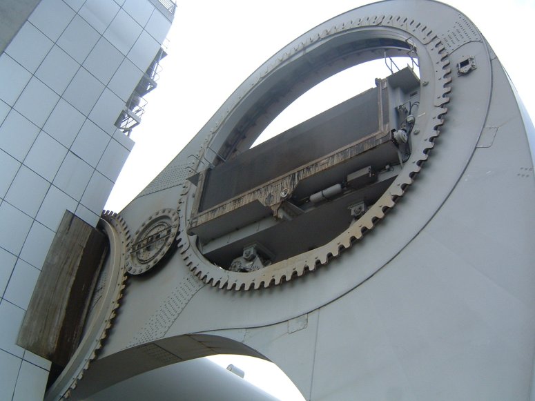 Falkirk Wheel cog mechanism (Image Lowattboy, source wikipedia)