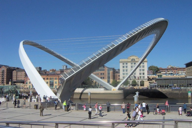 Gateshead MIllennium Bridge (image: Mike1024)