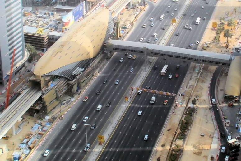 Aerial view of Dubai Metro Financial Centre station and footbridge