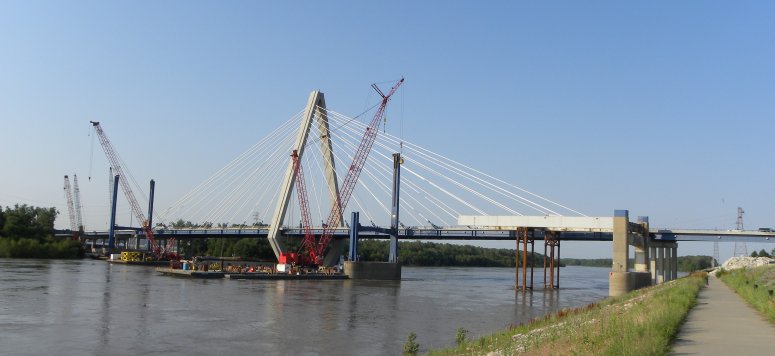 Paseo Bridge: Dismantling of towers (6 June 2011) 