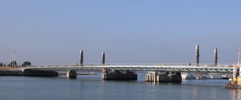 Twin Sails Bridge closed to shipping. Image: Jeff Owen