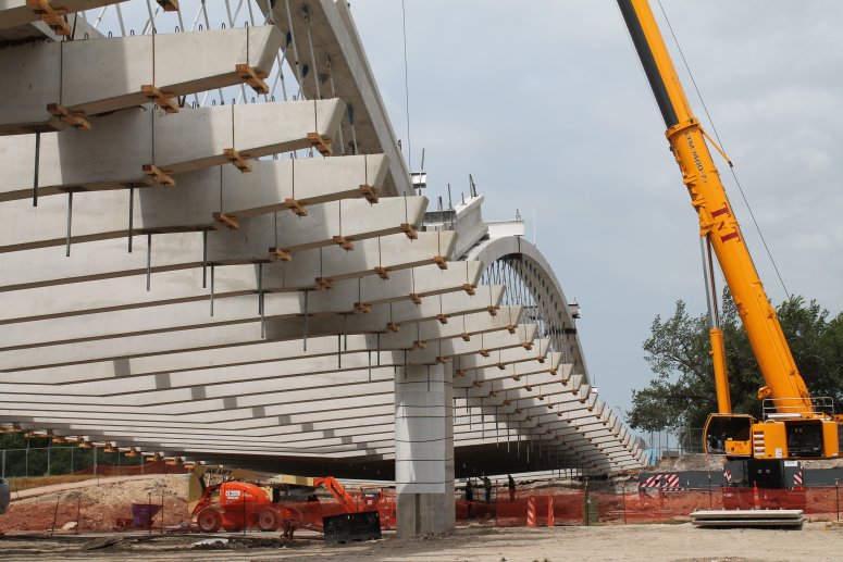 West 7th Street Bridge - floor beam setting