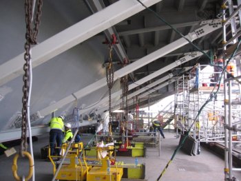 Installation of cantilever props